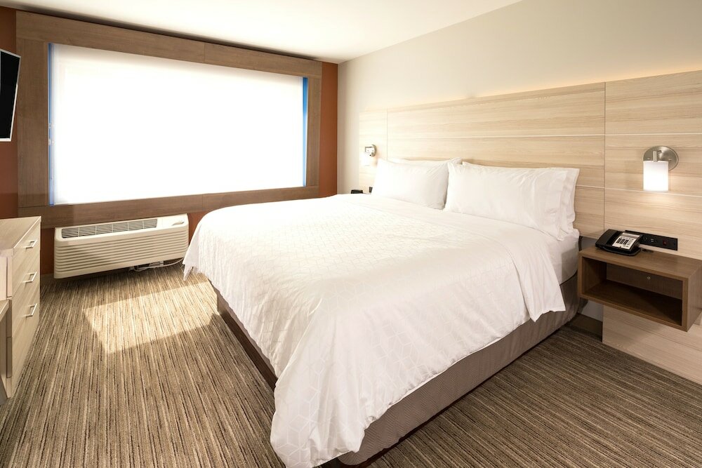 Фото Holiday Inn Express & Suites Michigan City, an Ihg Hotel