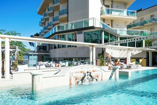 Внешний вид отеля Hotel Lady Mary в Червии, фото 1