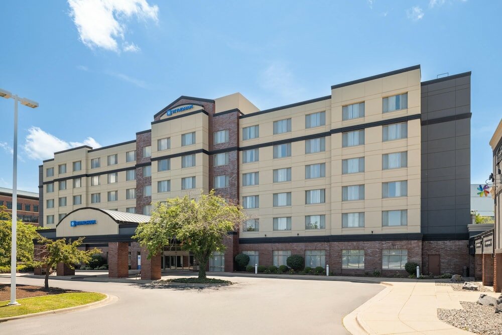 Фото Wyndham Moline on John Deere Commons