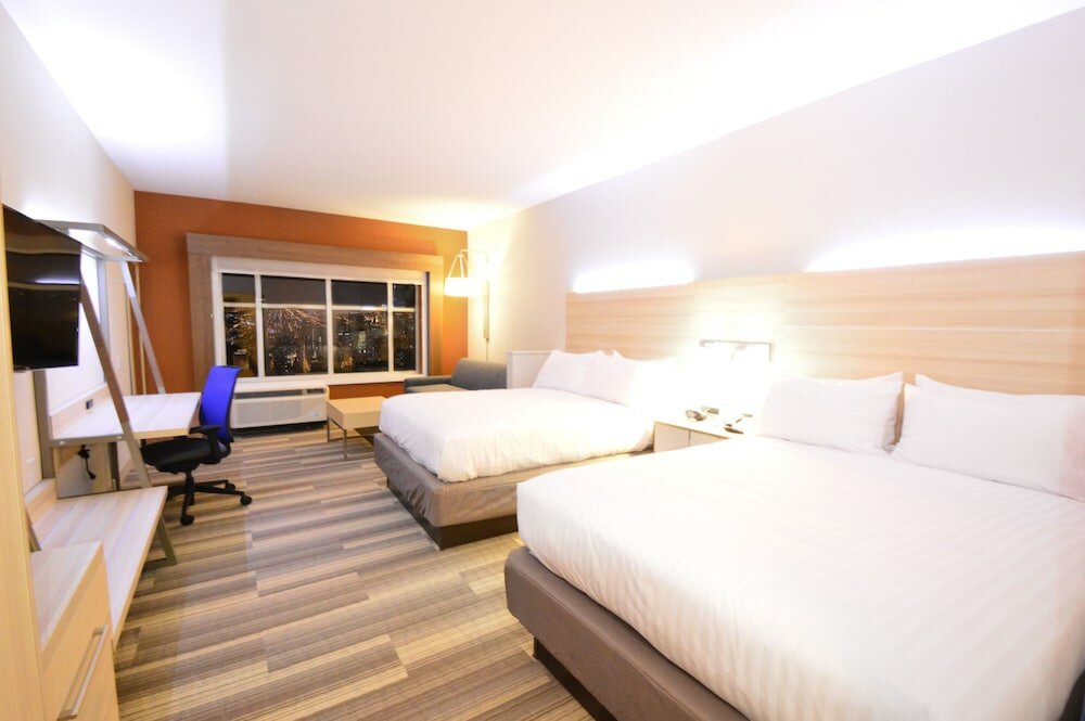 Фото Holiday Inn Express & Suites Toledo West, an Ihg Hotel