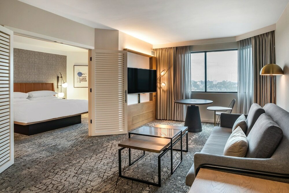 Фото Sheraton Suites Wilmington Downtown