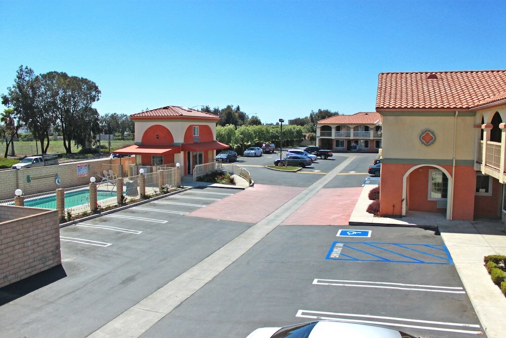 Фото Crystal Inn Suites & Spas