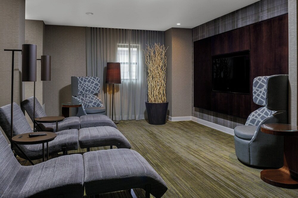 Фото Courtyard by Marriott Long Island MacArthur Airport