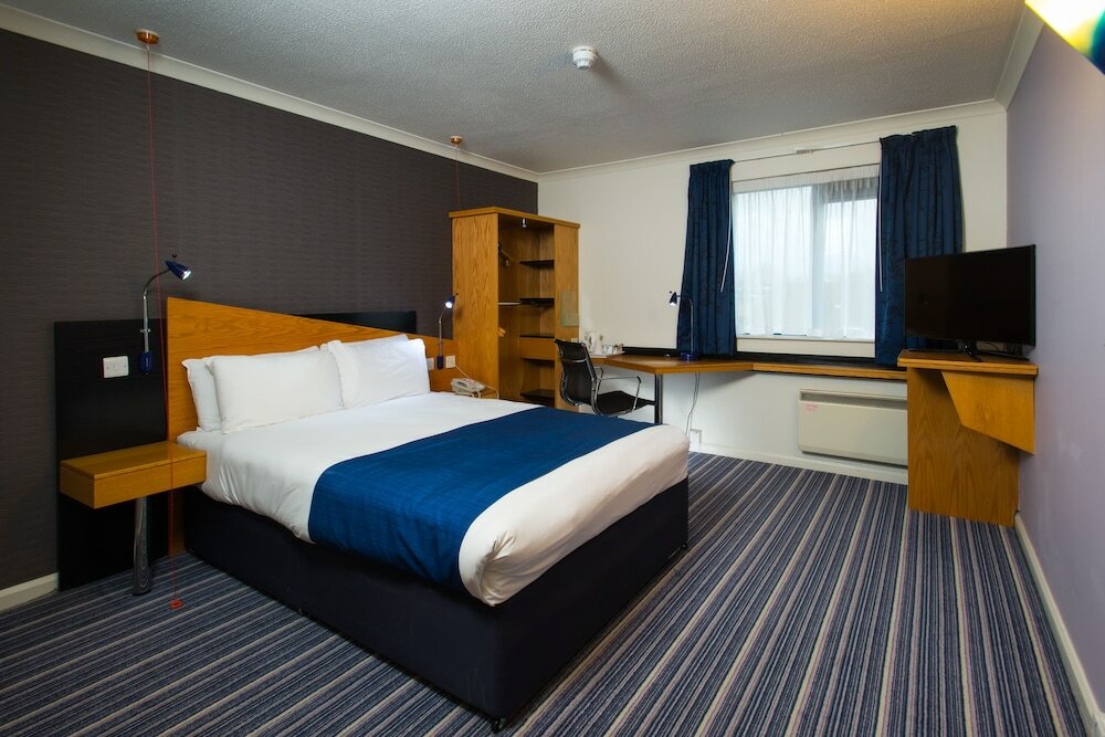 Фото Holiday Inn Express London Chingford