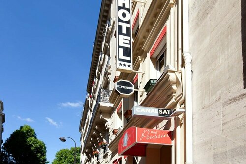 Гостиница Hôtel Poussin в Булони-Бийанкуре