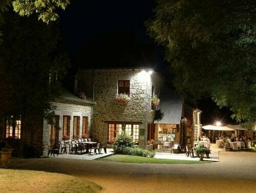 Гостиница La Marjolaine в Лавале