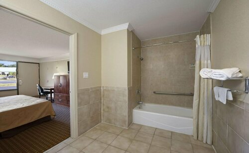 Гостиница Travelodge by Wyndham Hinesville в Хайнсвилле