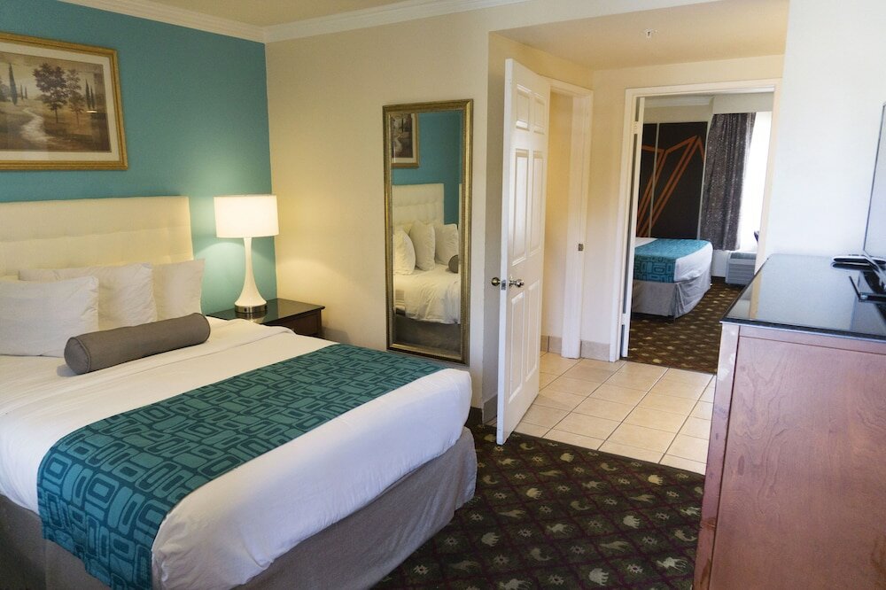 Фото Howard Johnson by Wyndham Pasadena