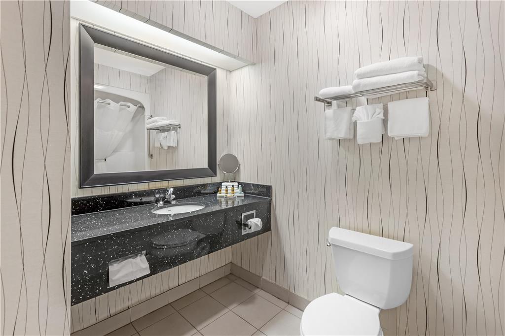 Фото Best Western Plus Travel Hotel Toronto Airport