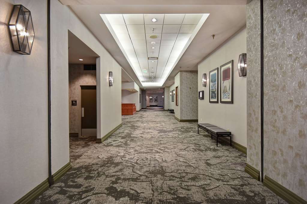 Фото Embassy Suites Omaha - Downtown/Old Market