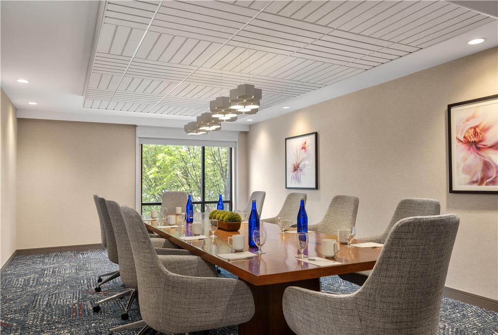 Фото Hilton Garden Inn Burlington Downtown