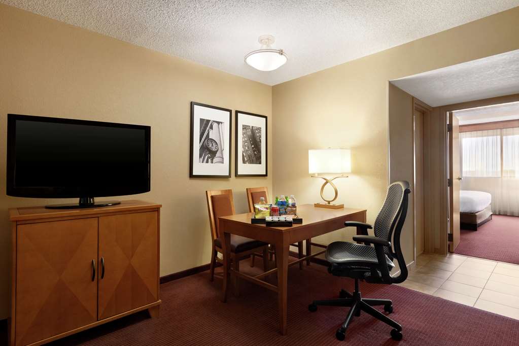 Фото Embassy Suites Hotel Kansas City - International Airport