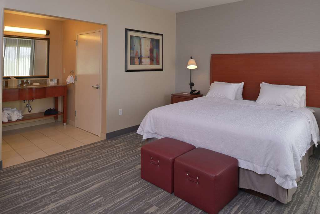 Фото Hampton Inn & Suites Bakersfield North-Airport