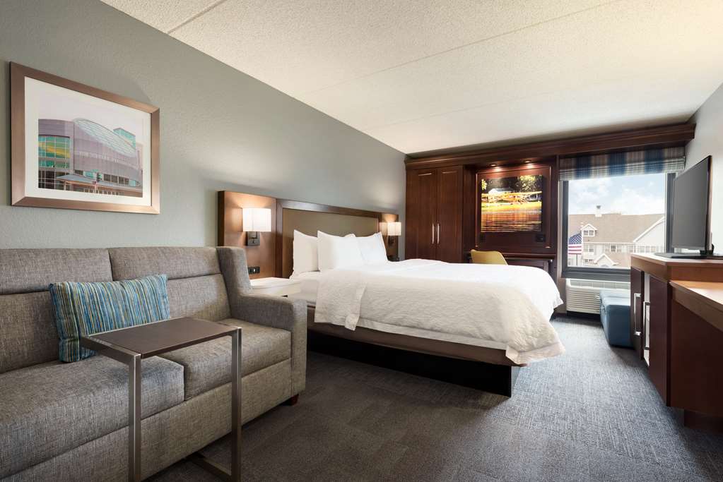 Фото Hampton Inn Appleton Fox River Mall Area