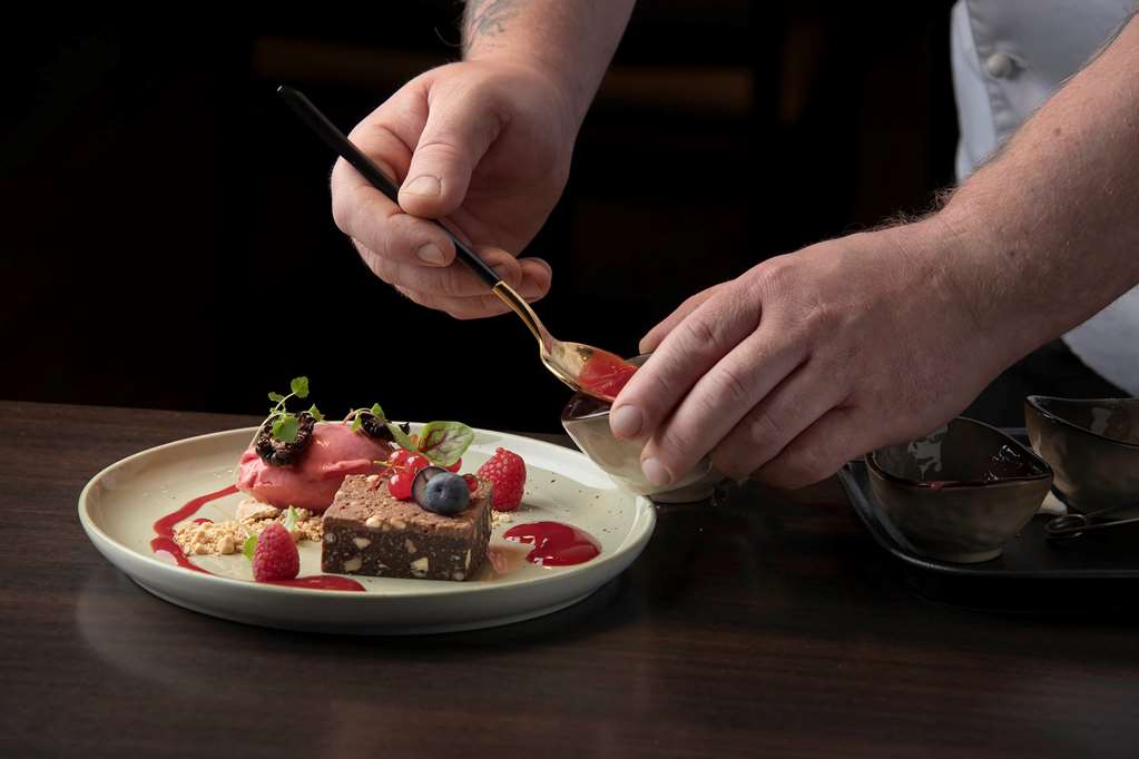 Фото Park Inn by Radisson Oslo Airport Hotel West