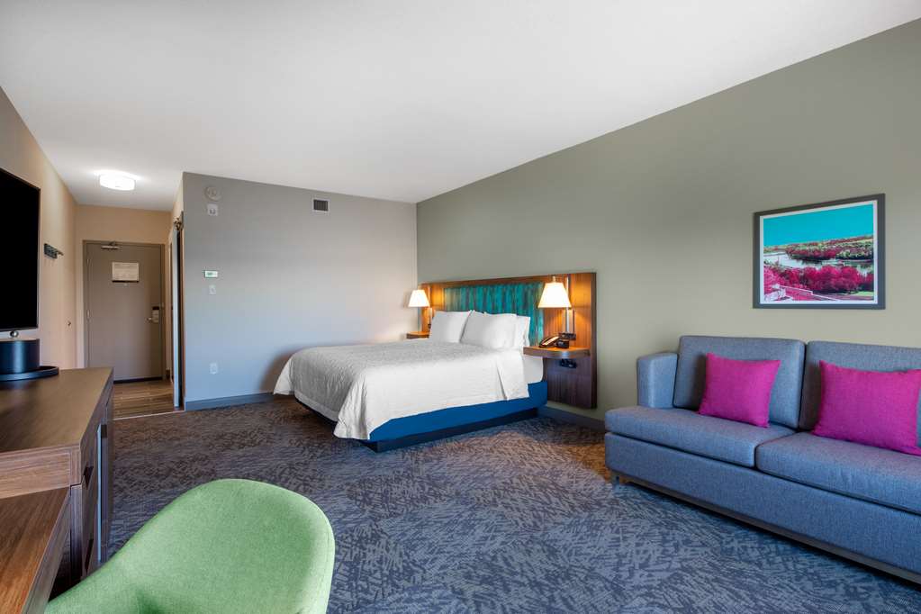 Фото Hampton Inn & Suites by Hilton Edmonton St. Albert