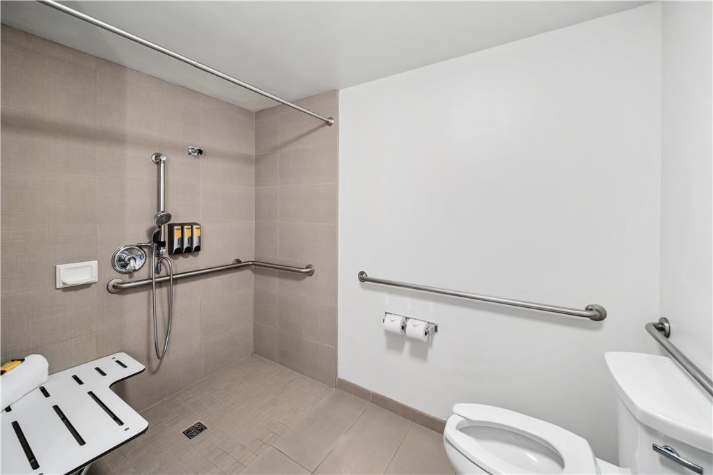 Фото Best Western Plus Hilltop Inn