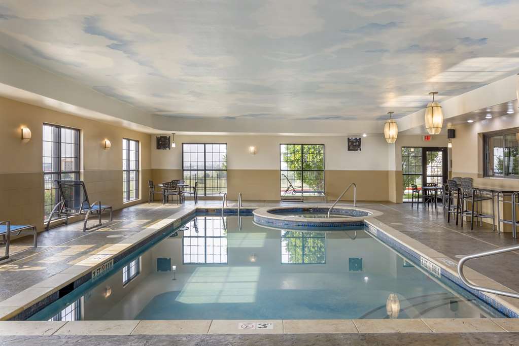 Фото Best Western Plus Emerald Inn & Suites
