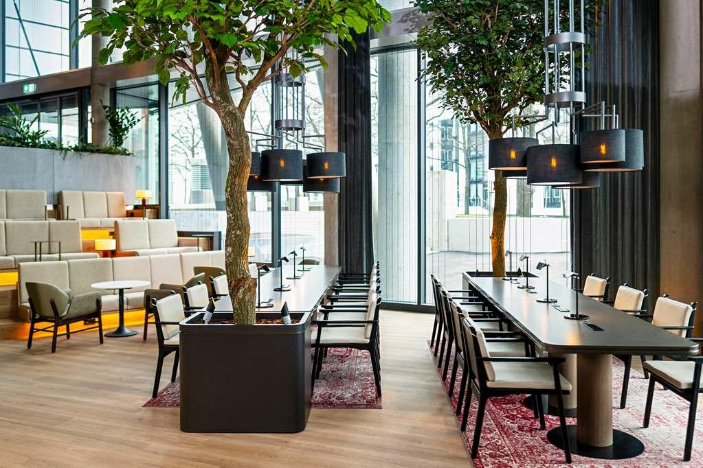 Фото Radisson Blu Hotel At Porsche Design Tower Stuttgart