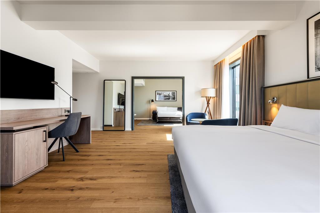 Фото Radisson Hotel Manchester City Centre, A Verified Net Zero Hotel