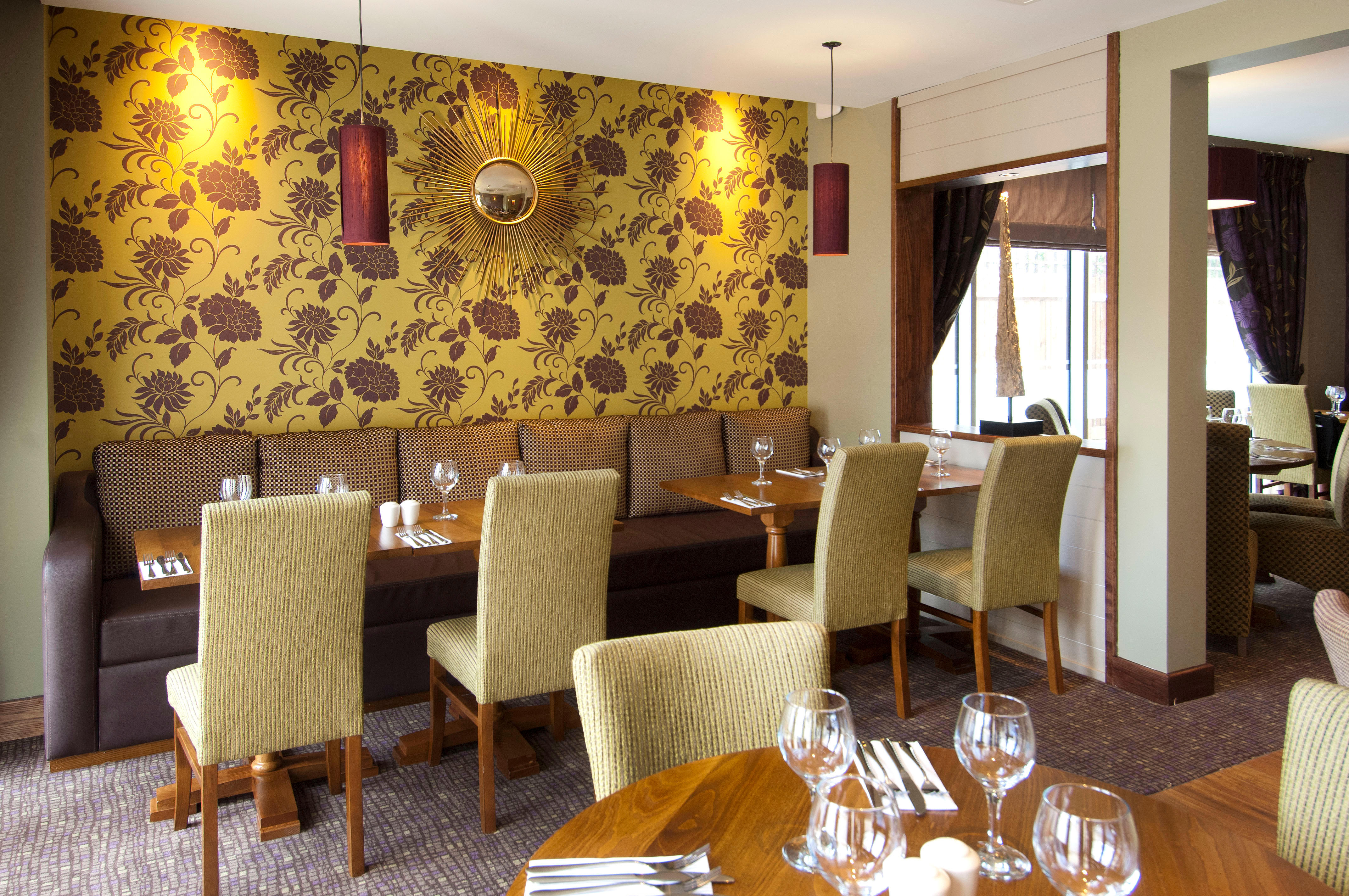 Фото Premier Inn London Ealing