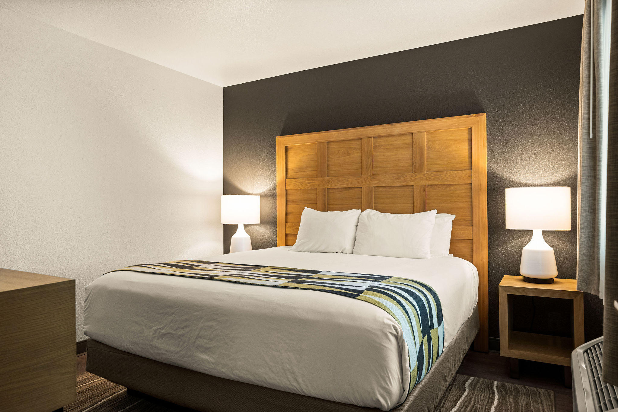 Фото Oxford Suites Redding