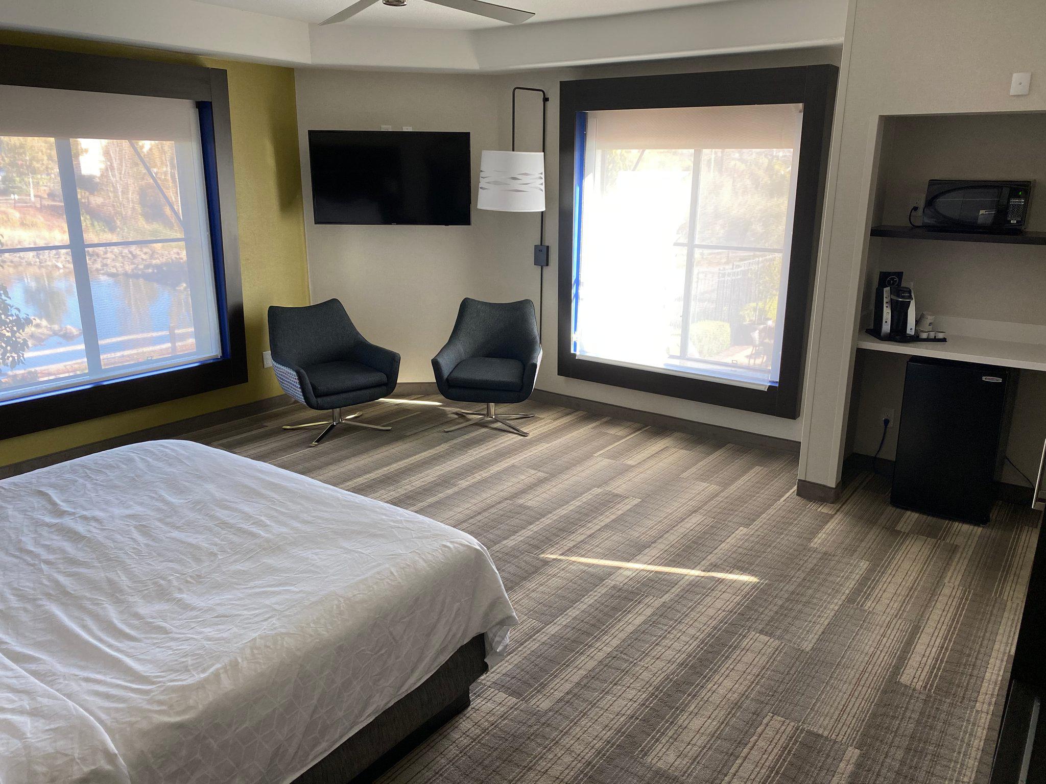 Фото Holiday Inn Express Hotel & Suites El Dorado Hills, an Ihg Hotel