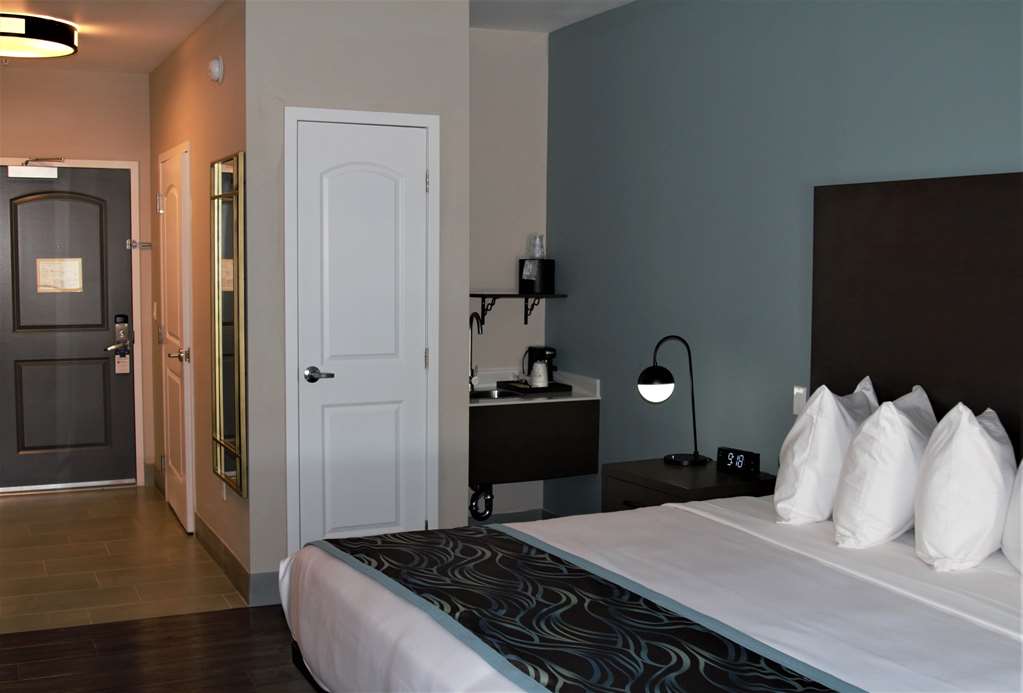 Фото Best Western Plus New Barstow Inn & Suites