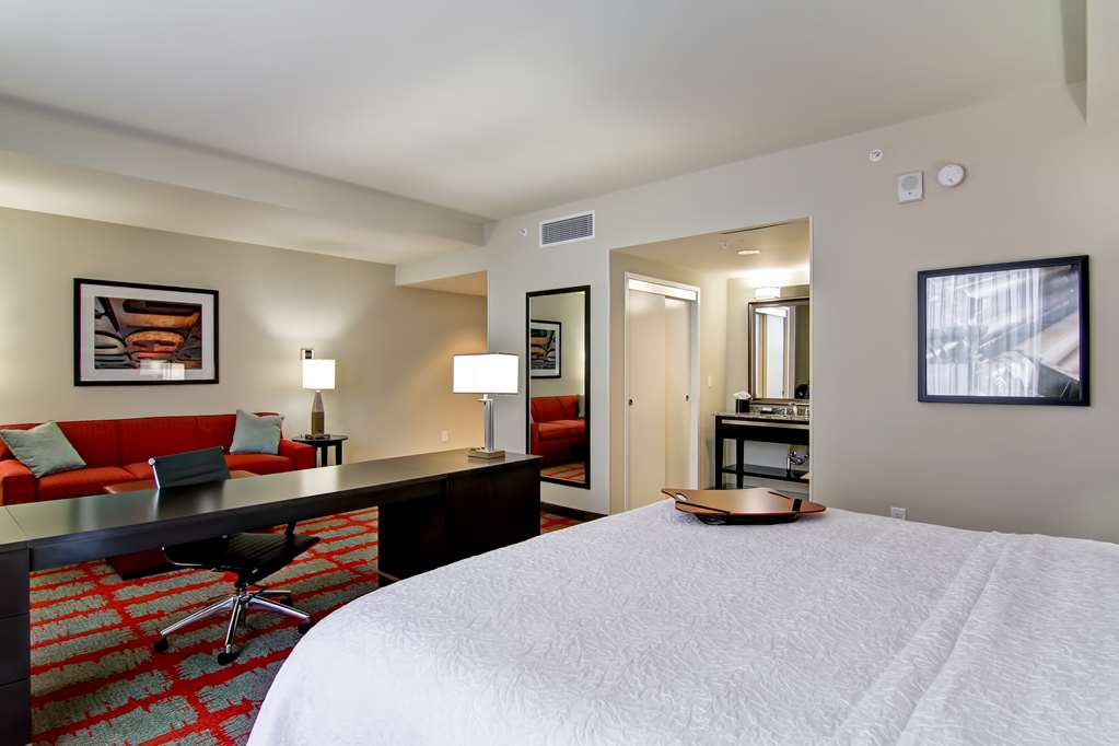 Фото Hampton Inn & Suites Cincinnati-Downtown