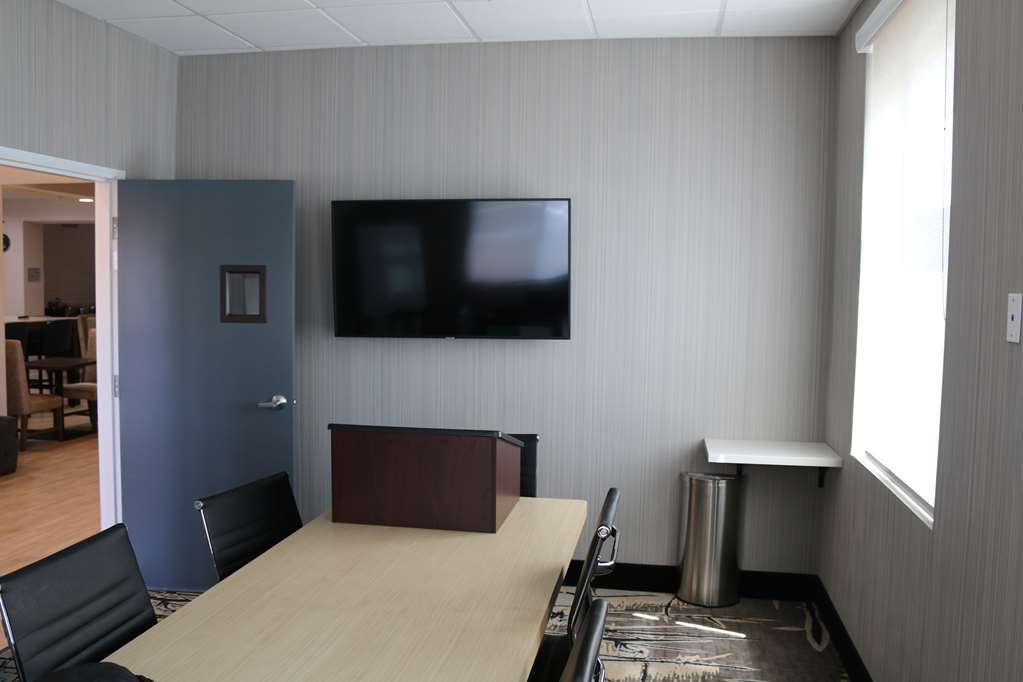 Фото Best Western Plus New Barstow Inn & Suites