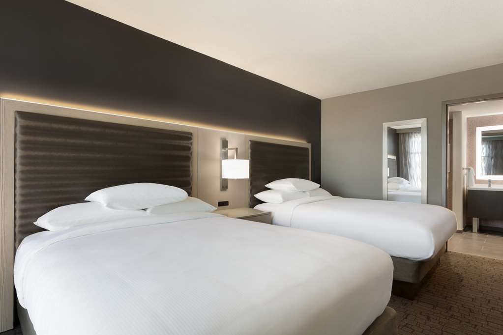 Фото Embassy Suites by Hilton Charlotte Uptown