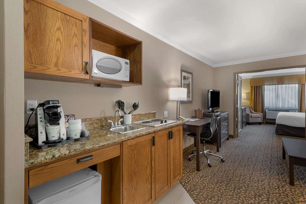 Фото Best Western Plus Fernie Mountain Lodge