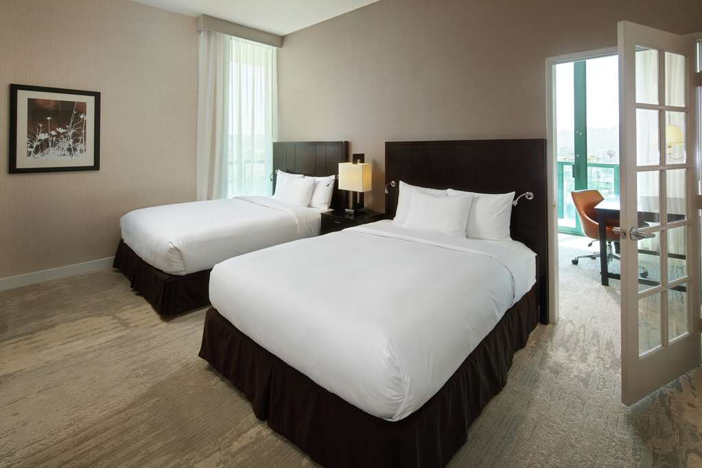 Фото Doubletree by Hilton Hotel Circle