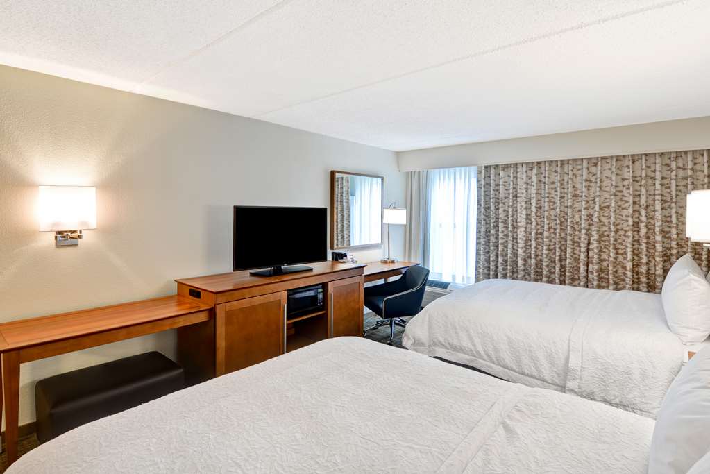 Фото Hampton Inn Albany-Wolf Road
