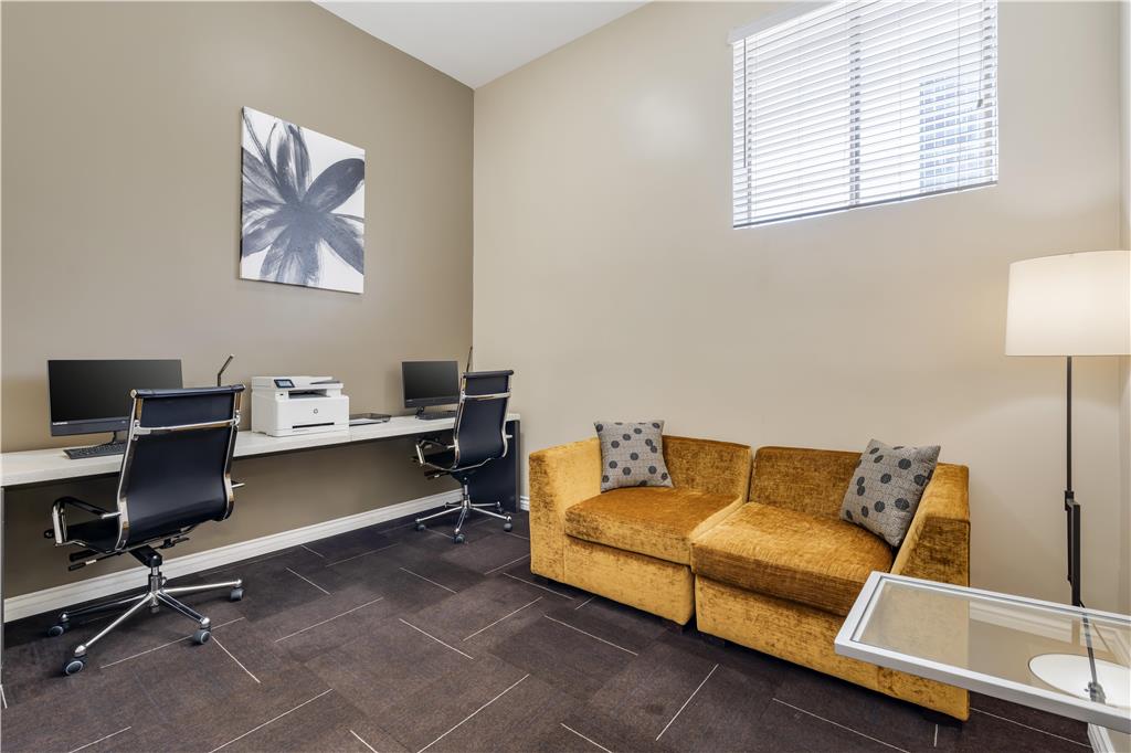 Фото Best Western Plus La Mid Town Hotel