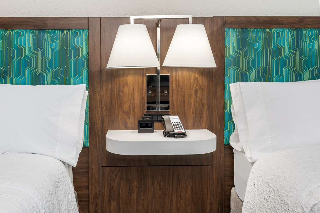 Фото Hampton Inn & Suites Dallas I-30 Cockrell Hill