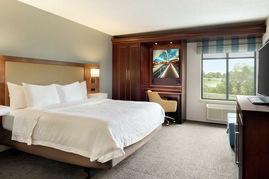 Фото Hampton Inn West Des Moines Lake Drive