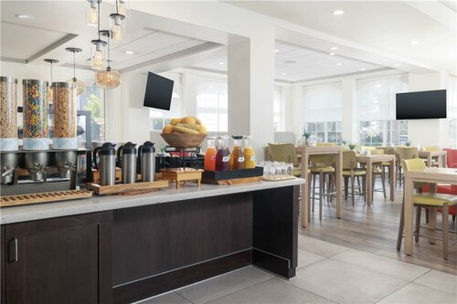 Гостиница Hilton Garden Inn Ontario/Rancho Cucamonga в Онтарио