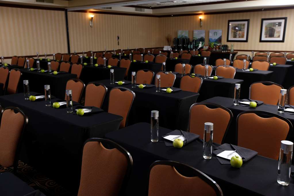Фото Embassy Suites Lubbock