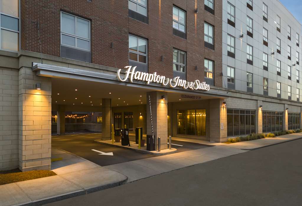 Фото Hampton Inn & Suites Worcester
