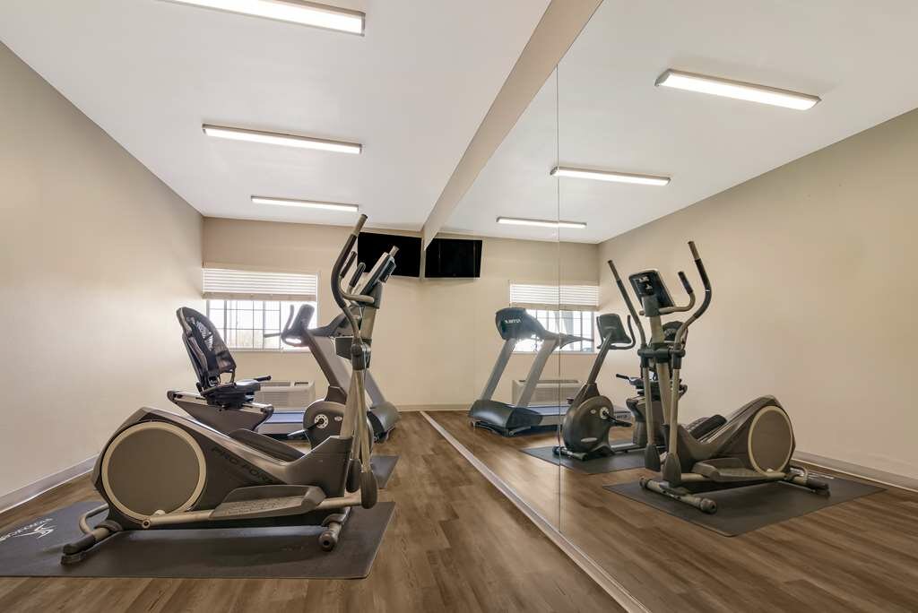 Фото SureStay Plus Hotel by Best Western Topeka Northwest