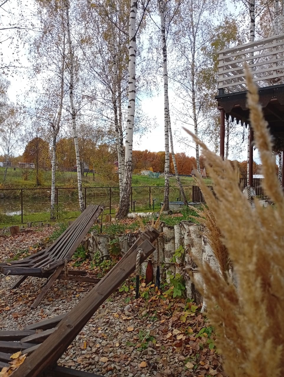 Фото Дом у озера в лесу