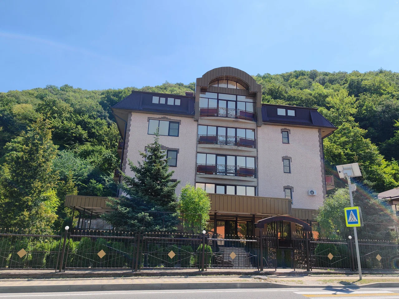 Фото отеля 2