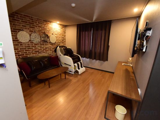 Фото Brown-dot Changwon Myeongseo Convention