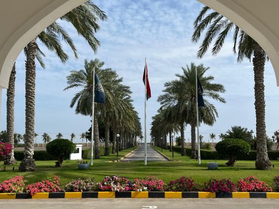 Фото Capital O133 Al Sawadi Beach Resort & SPA