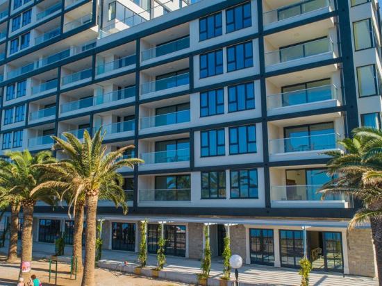 Фото Sunraf Luxe Apartments