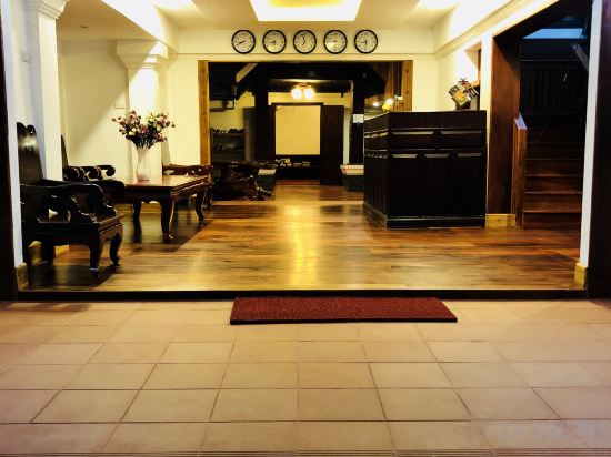 Фото Merry Riverside Hotel