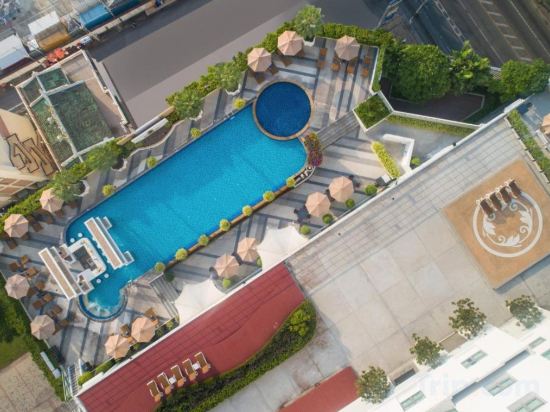 Фото The Berkeley Hotel Pratunam