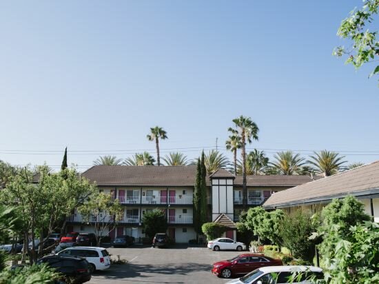 Фото Alamo Inn & Suites