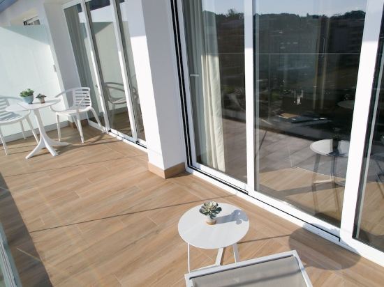 Фото L’Azure Hotel